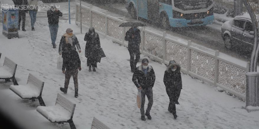 Yüksekova’da 56 köy ve 78 mezra yolu ulaşıma kapandı