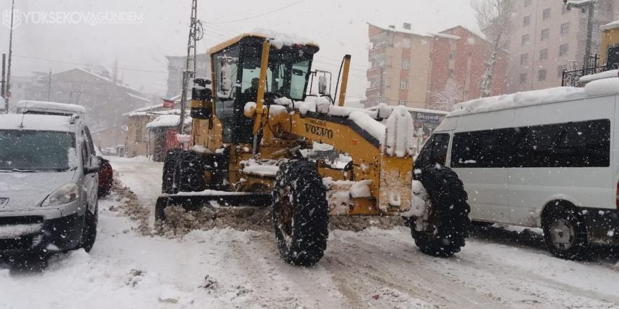 Hakkari'de kar temizleme çalışması