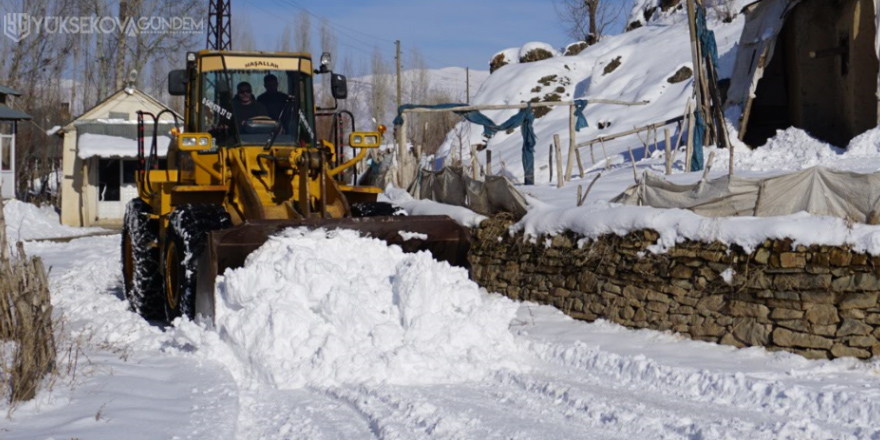 Hakkari’de 328 yerleşim yerinin yolu kapandı