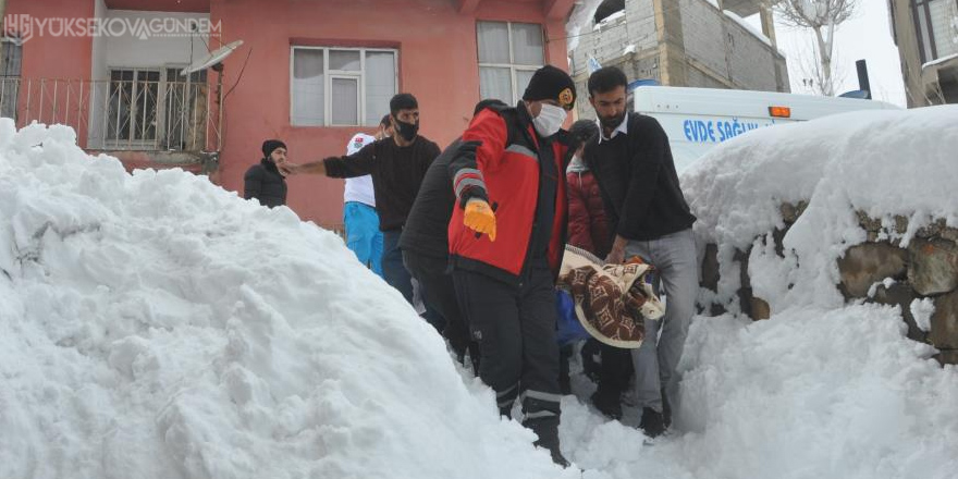 Yüksekovalı Beyaz teyze için tüm mahalleli seferber oldu