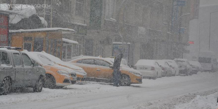 Hakkari’de 66 yerleşim yerinin yolu ulaşıma kapandı