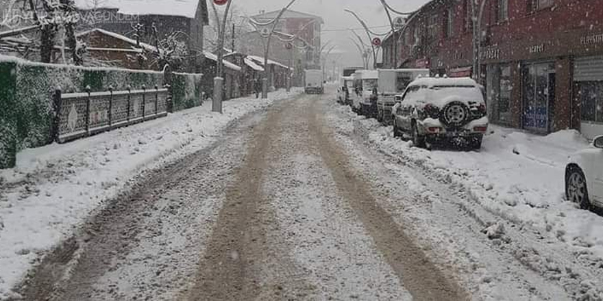 Çukurca'da kar yağışı