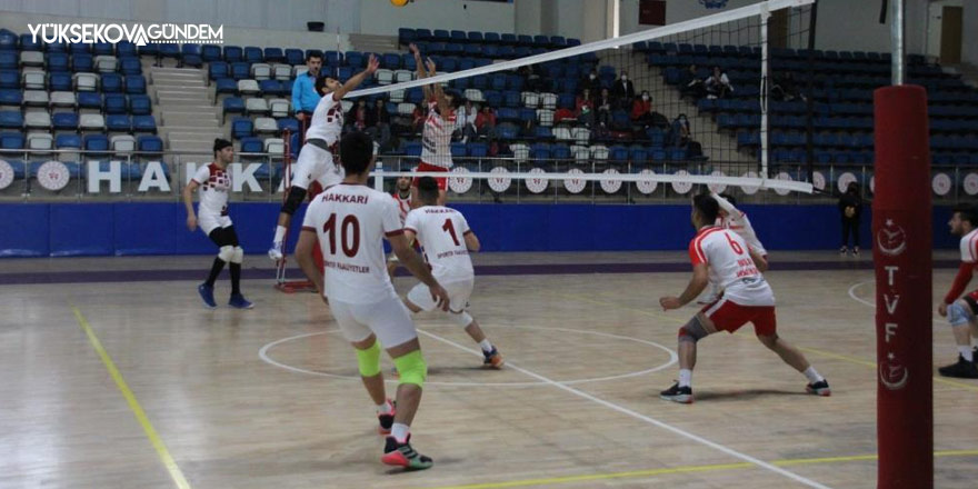 Hakkari voleybol takımı Diyarbakır’ı evinde 3-2 yendi