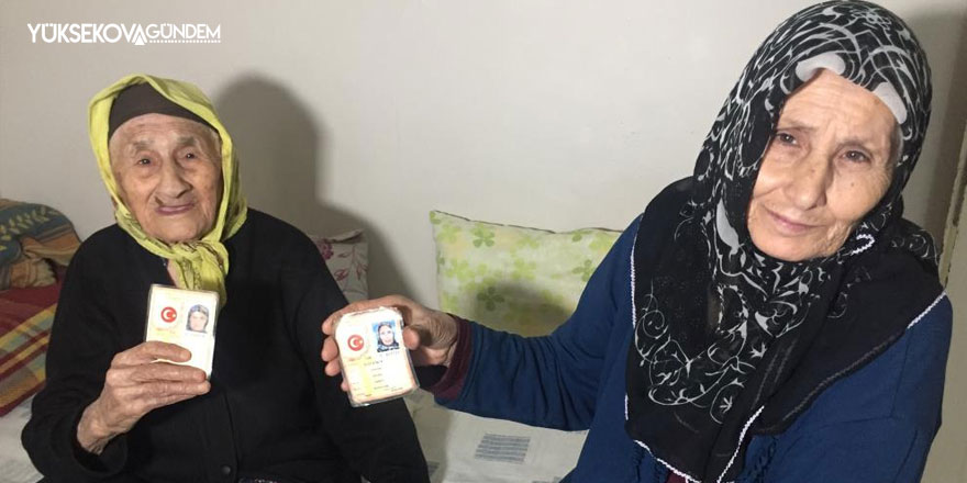 105 yaşındaki Münevver Sönmez 71 yaşındaki kızıyla aşı oldu