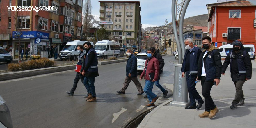 Hakkari Valisi Akbıyık: “Bin kişilik ekiple denetimlerimiz sürüyor”