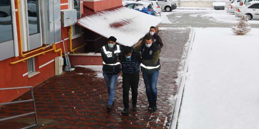 Eşini av tüfeğiyle öldüren koca tutuklandı