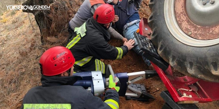 Traktörün altında kalan çiftçi ağır yaralandı