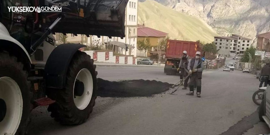 Hakkari’de yol onarım çalışması