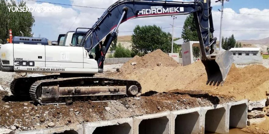 Van’da sel ve su taşkınlarına karşı menfez çalışması