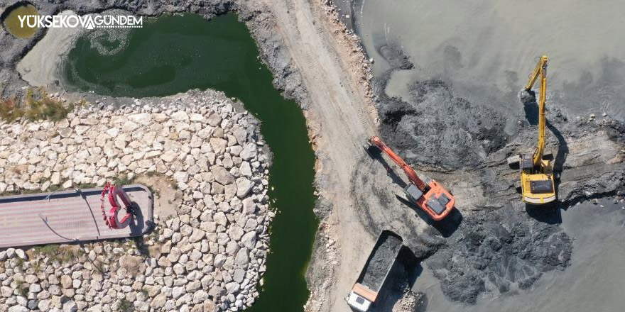 Van Gölü’nde rekor düzeyde dip çamuru temizlendi