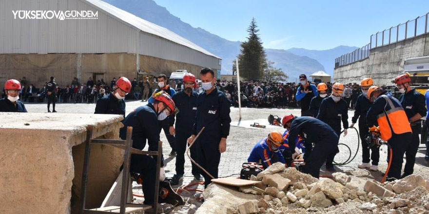 Hakkari’de gerçeği aratmayan deprem tatbikatı