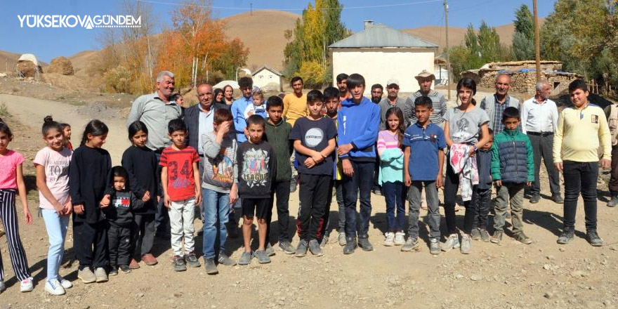 Okula ulaşmak için her gün kendi imkanlarıyla 30 kilometre yol gidiyorlar