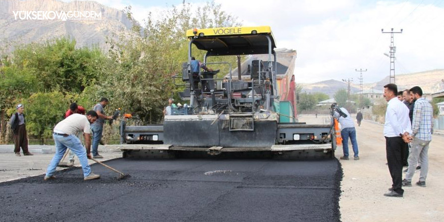 Derecik ilçesi sıcak asfalta kavuştu