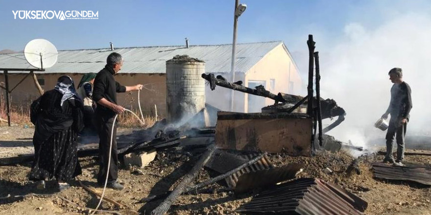 Alev alan tandır evi küle döndü