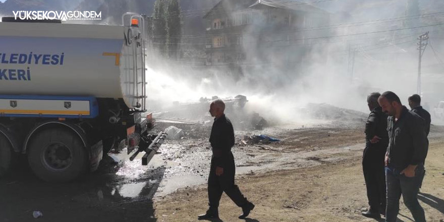 Hakkari’de odunluk yangını