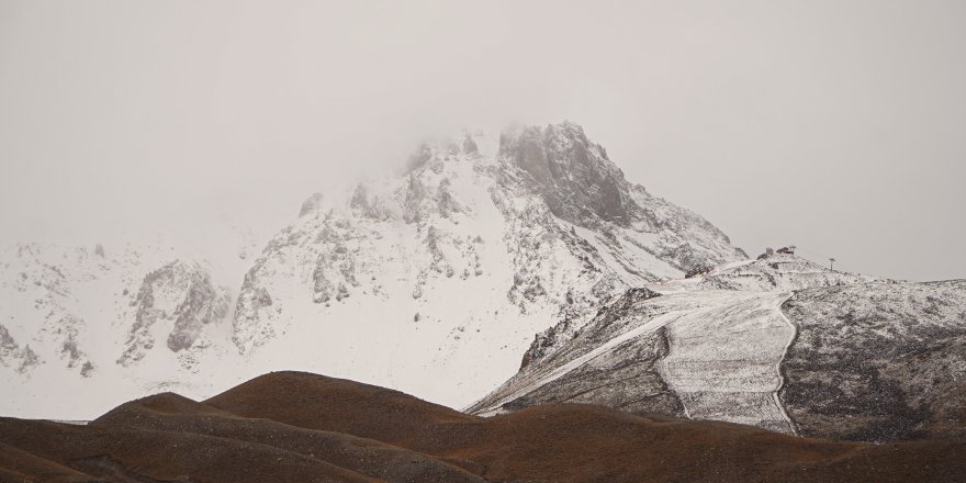 Erciyes'in zirvesi beyaza büründü