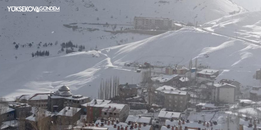 Hakkari'de 105 yerleşim yeri ulaşıma kapandı