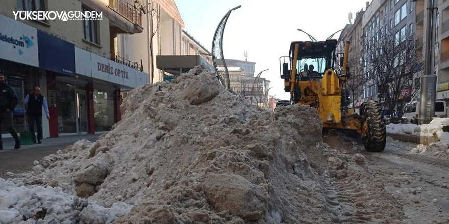 Hakkari belediyesinden kar temizleme çalışması