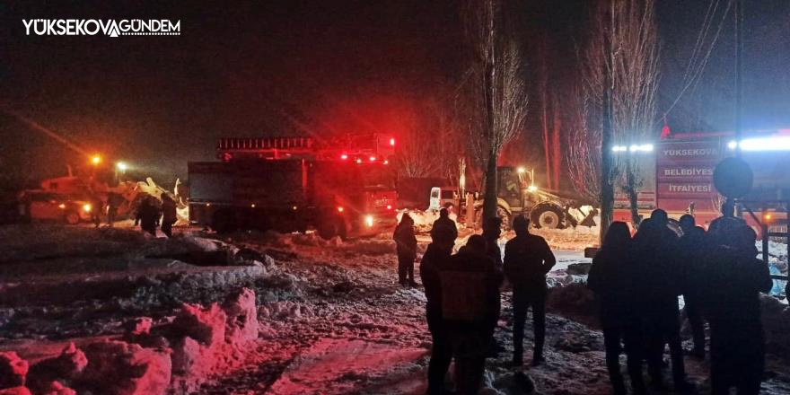 Yüksekova’da çıkan yangında ev küle döndü: 4 yaralı