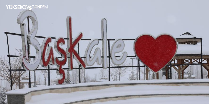 Başkale’de 49 yerleşim yerinin yolu ulaşıma kapandı