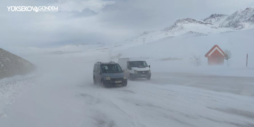Van’da kar yağışı ve tipi Kurubaş Geçidi’nde etkili oluyor