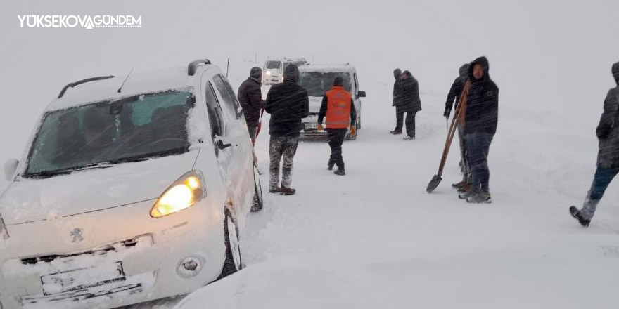 Van'da tipide mahsur kalan vatandaşlar için seferber oldular