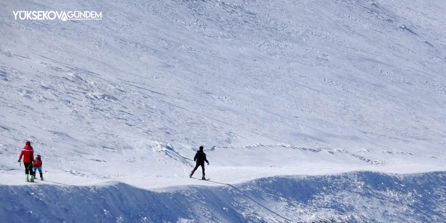 Van Gölü manzaralı profesyonel kayak pisti açıldı