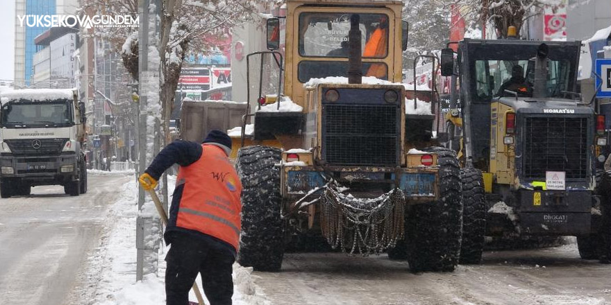 Van’da kar yağışı sevindiriyor