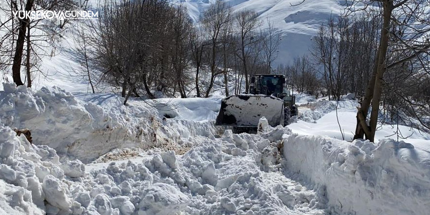 7 metreyi bulan karda yol açma çalışması