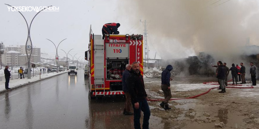 Yüksekova’da iş yerinde çıkan yangın maddi hasara yol açtı
