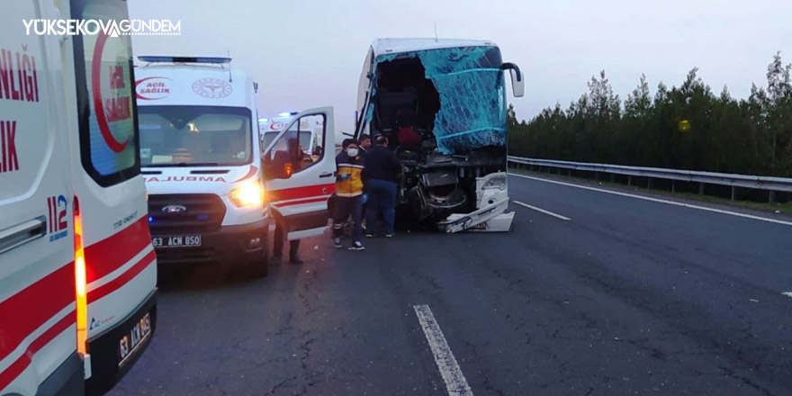 Şanlıurfa'da yolcu otobüsü tırla çarpıştı: 10 yaralı