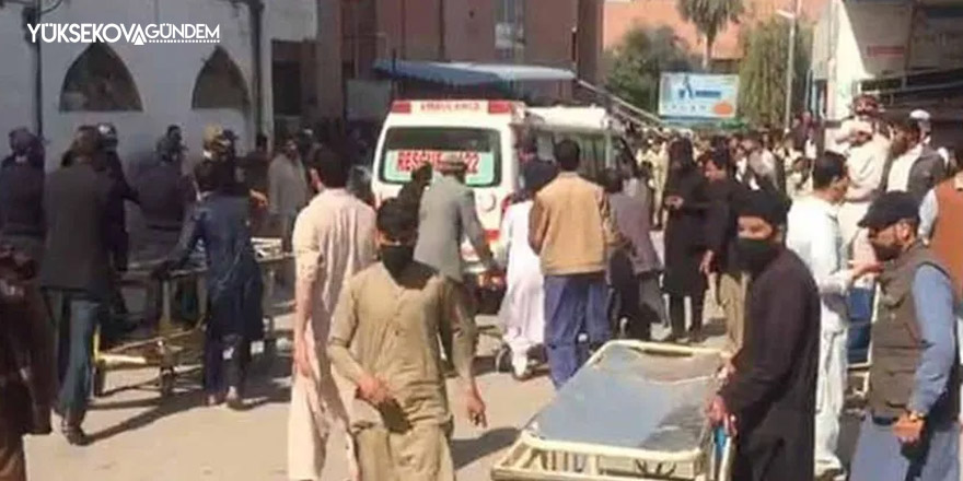 Pakistan'da camiye bombalı saldırı: 30 kişi hayatını kaybetti