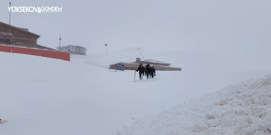 Hakkari'de 50 yerleşim yerinin yolu ulaşıma kapandı