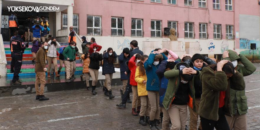 Hakkari’deki 369 okulda deprem tahliye tatbikatı