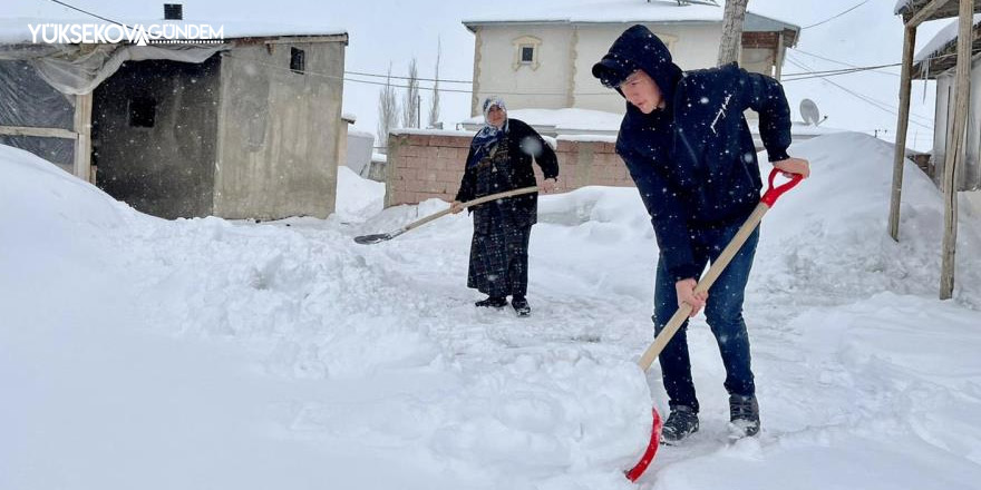 Ağrı ilkbaharda yeniden beyaza büründü