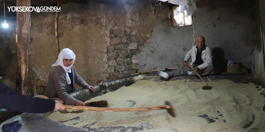 Tarihi değirmende tahin mesaisi