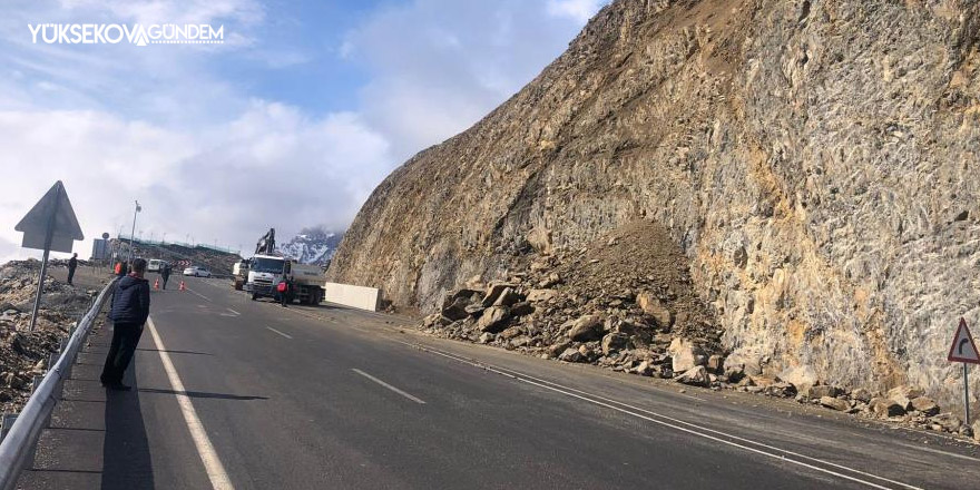 Hakkari-Van karayolunda kaya tehdidi