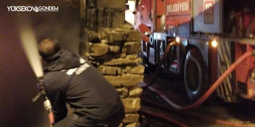 Hakkari'de tandır evi ve odunlukta yangın