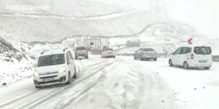 Van-Hakkari karayolu binek araçlara açıldı