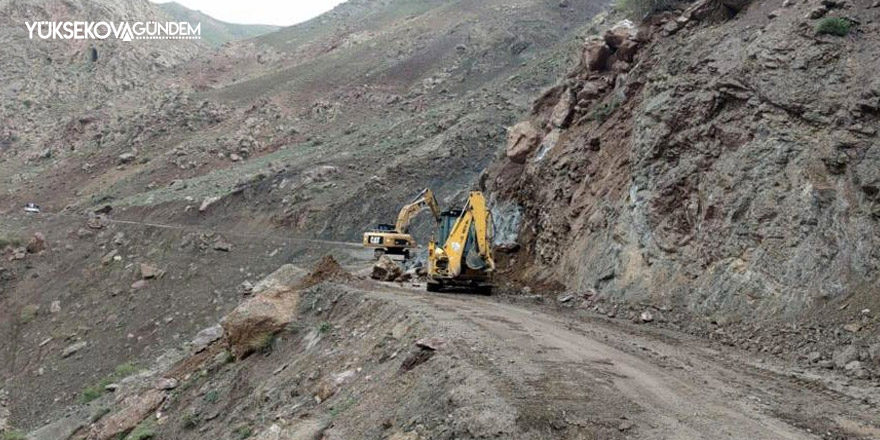 Van Büyükşehir Belediyesinden yol onarım çalışması