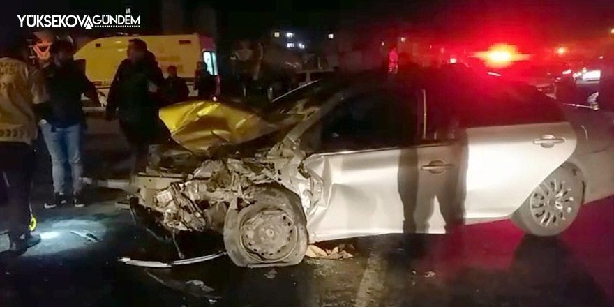 Hakkari'de trafik kazası: 2 kişi hayatını kaybetti