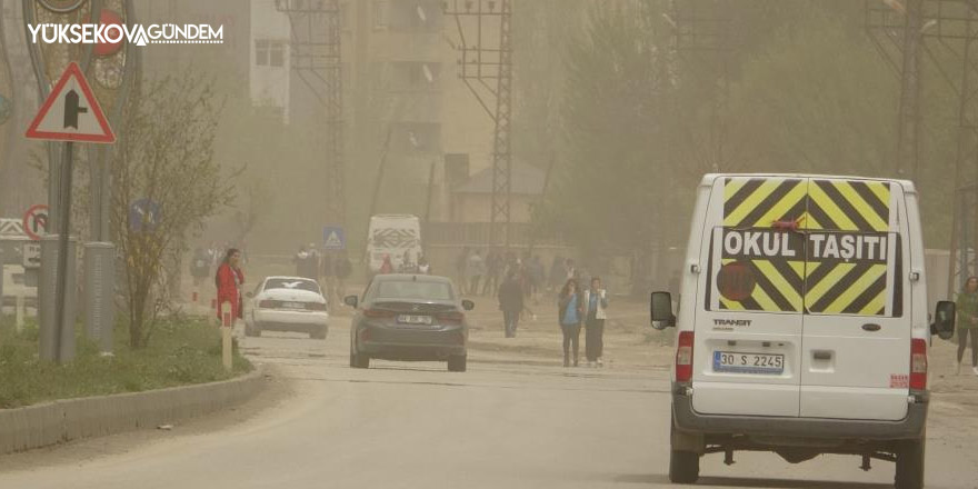 Yüksekova’ya adeta çamur yağdı