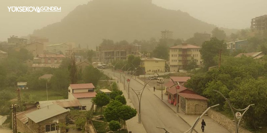 Hakkari’yi toz bulutu sardı