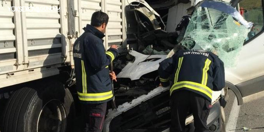 Van'da zincirleme trafik kazası: 1 ölü, 4 ağır yaralı