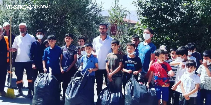 Kur'an kursu öğrencilerinden örnek davranış