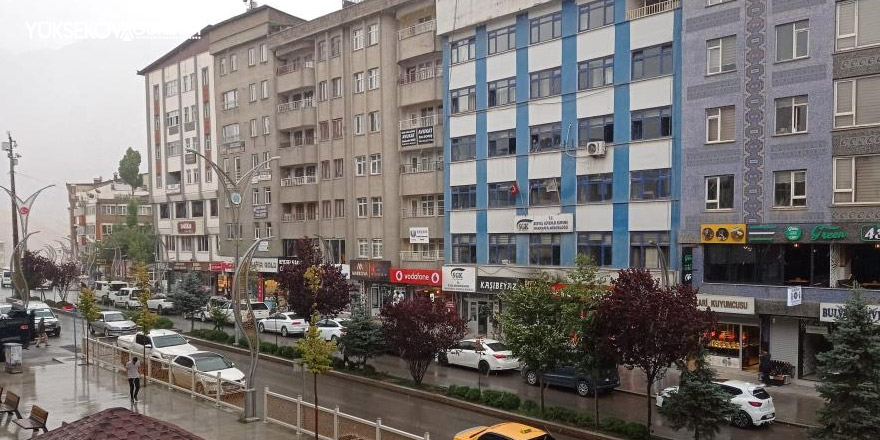 Hakkari'ye aylar sonra yağmur yağdı