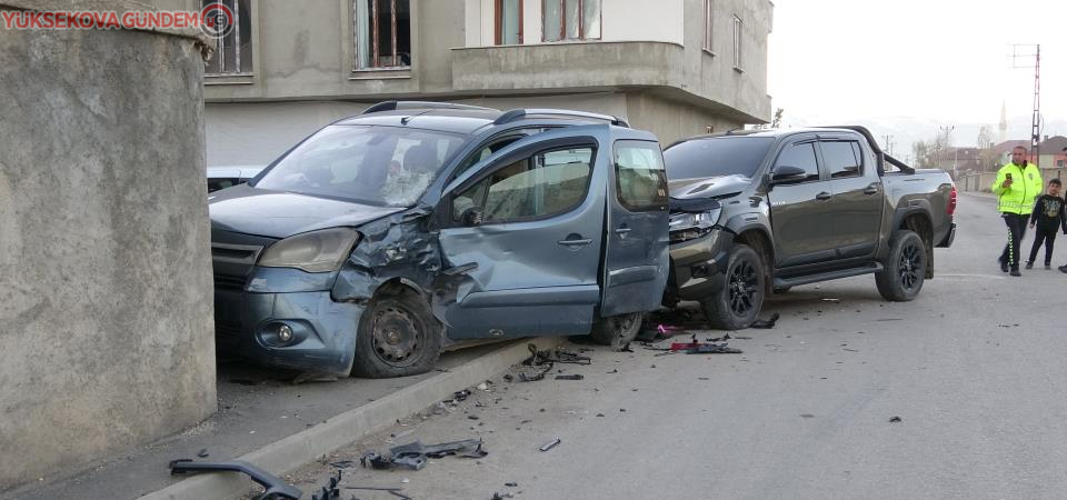 Yüksekova’da trafik kazası: 3 yaralı