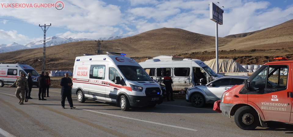Yüksekova'da trafik kazası: 10 yaralı