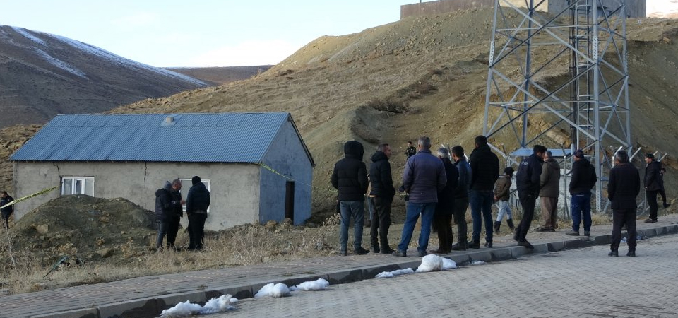 Yüksekova'da biri doktor 3 kişi silahla vurulmuş halde bulundu