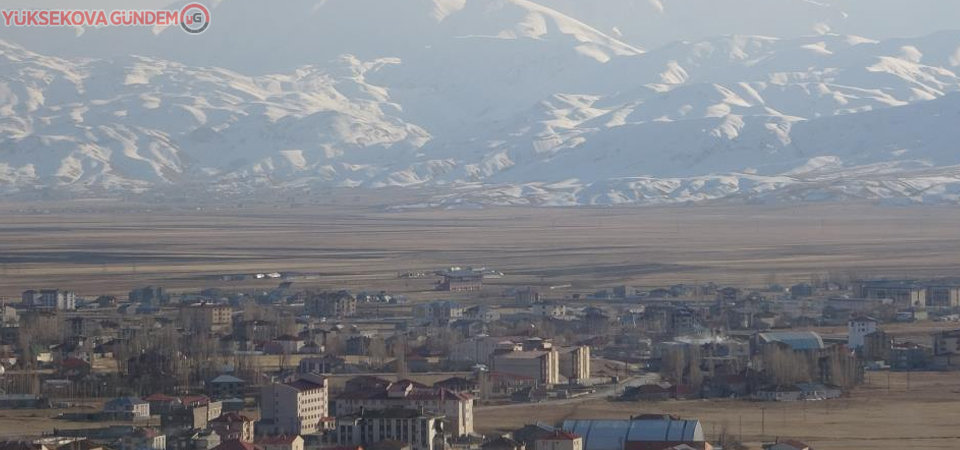 Yüksekova iki mevsim arasında kaldı